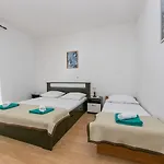With Parking Space - Makarska - 14708 Gradac (Split-Dalmatia)