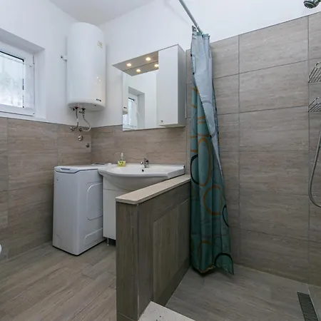 Apartment With A Parking Space Gradac, Makarska - 14708